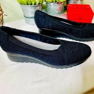 Black wedge comfortable shoes